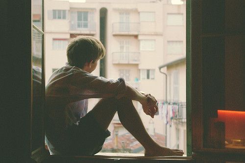 一个人看风景孤独落寞的图片